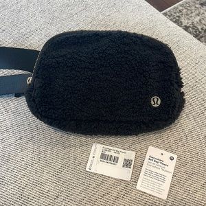 LULU FLEECE BELT BAG